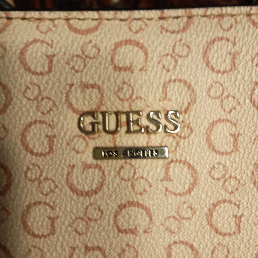 Guess Logo Print Satchel Handbag Beige Tan Convertible Strap‎ Top Handle Bag